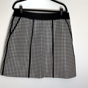 Lafayette 148 Black and White Houndstooth Skirt Size 14